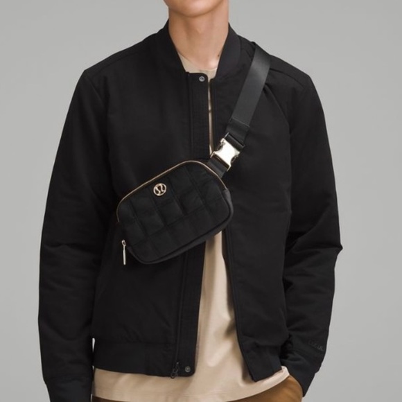 Lululemon Everywhere Belt Bag Quilted Velour Black & Gold Velvet Crossbody Nwt - Picture 5 of 6